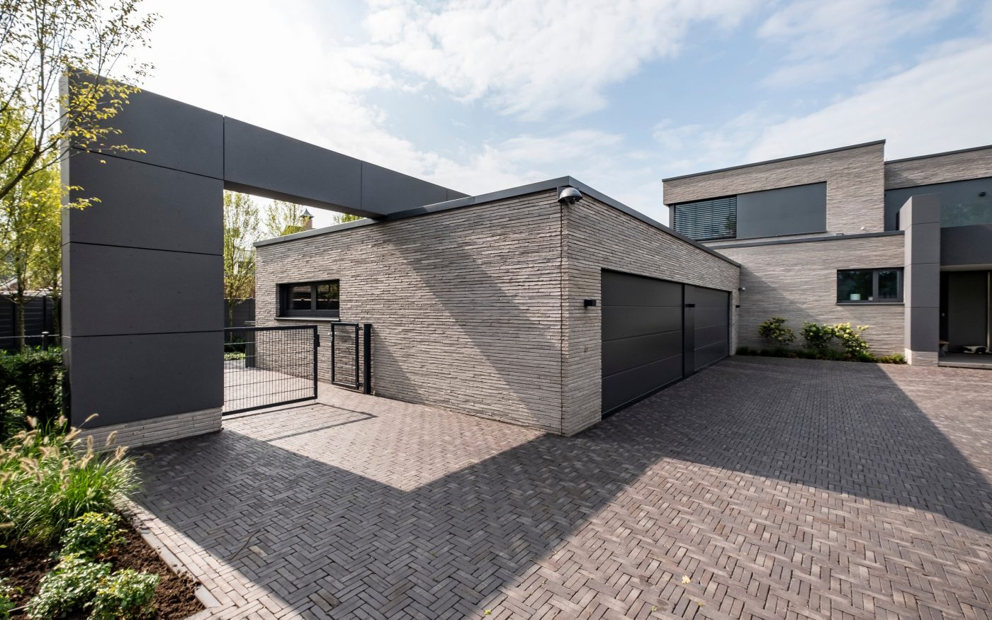 Single Family House, Terca  Polaris, Penter Eros getrommelt, Poroton Plan-T-18, mit Poolhaus